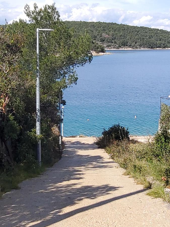 Leut Apartamento Nečujam Exterior foto