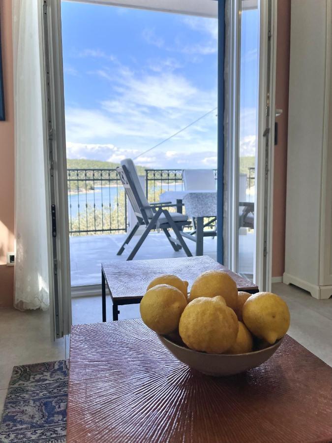 Leut Apartamento Nečujam Exterior foto